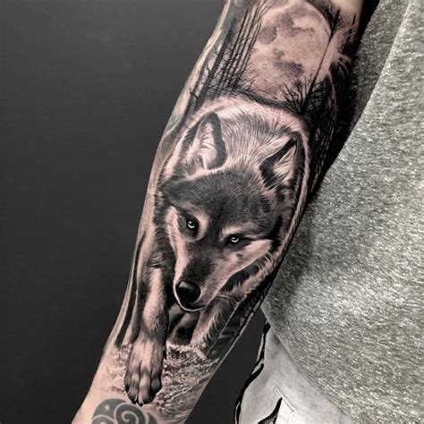 black and grey wolf tattoo